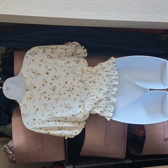 Spring flower top - Picture 3 of 6